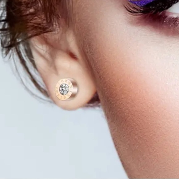 New Roman Numeral Rhinestone Stud Earrings 2mm Post back - Picture 4 of 4